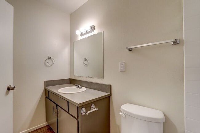 Building Photo - Look no Further, Tyee offers a SUPER 2bed/...