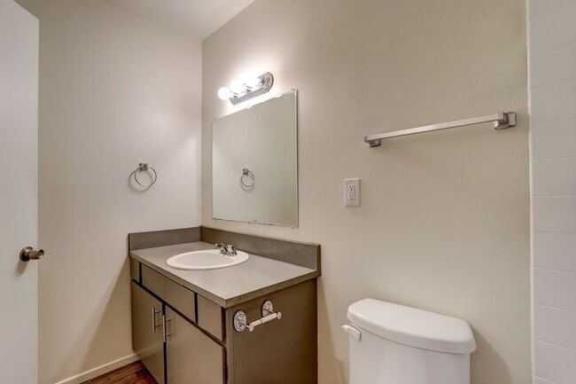 Building Photo - Remodeled 1 bedroom 1 bath