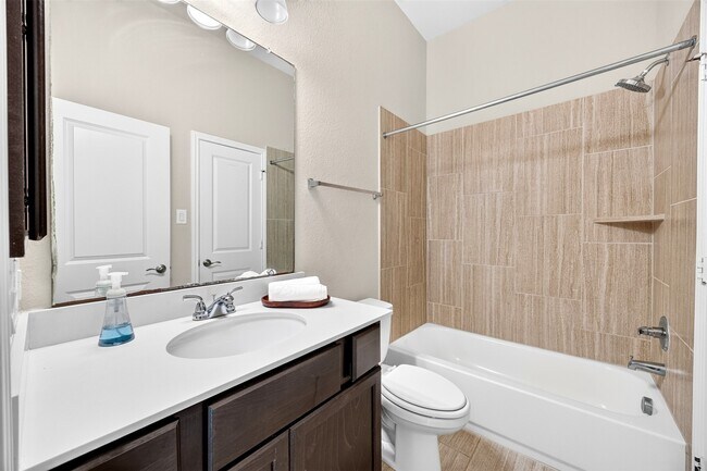 Building Photo - 5126 Jibe Ho Ln