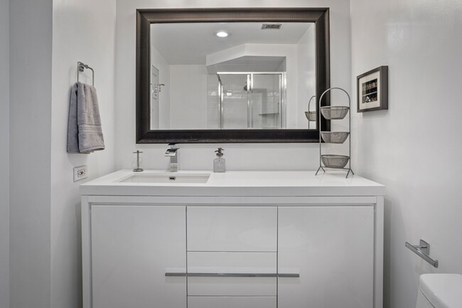 Building Photo - 4267 Marina City Dr