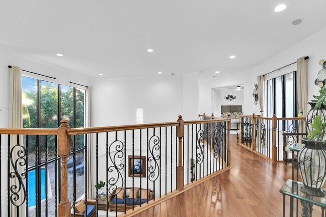 Building Photo - 10703 Versailles Blvd