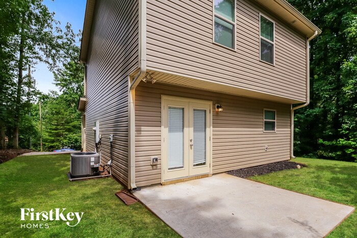 Building Photo - 2375 Belaire Dr