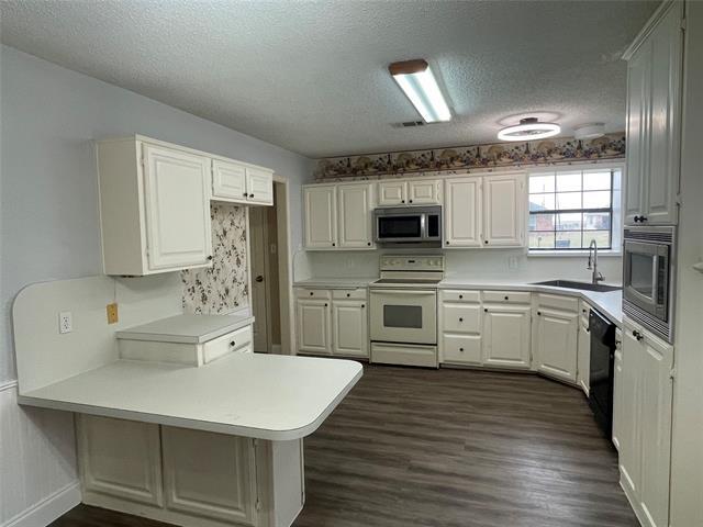 Building Photo - 2111 Meadowview Dr