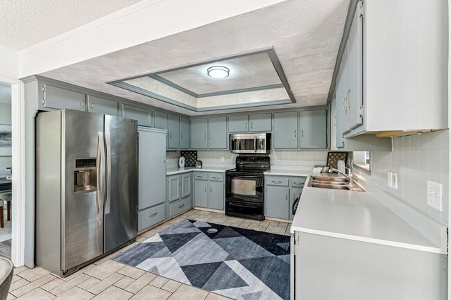 Building Photo - 4 bed, 3 bath home in OKC, OK