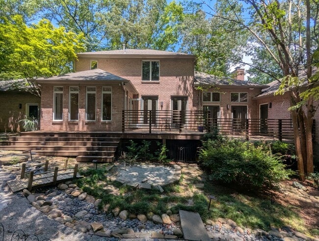 Building Photo - Fabulous 5 Bedroom Home in North River