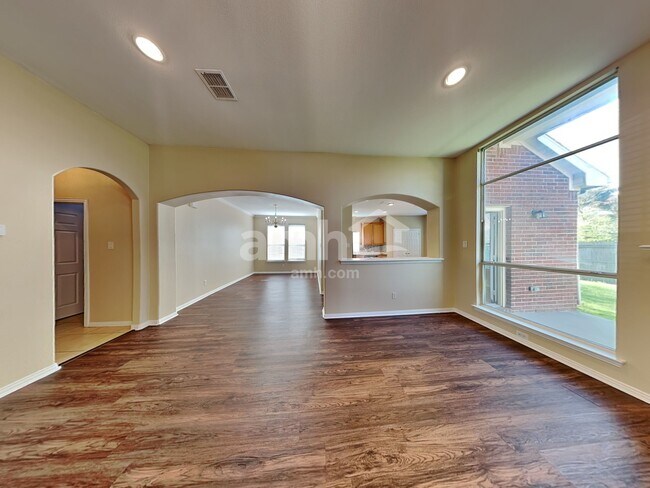 Building Photo - 3637 Caroline Ct