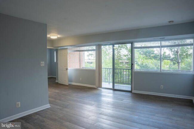 Building Photo - 5801 Quantrell Ave