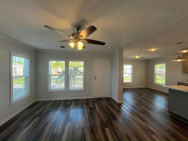 Building Photo - 427 Mongoose Ln