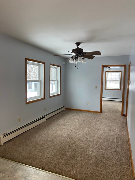 Living room - 2552 Malletts Bay Ave
