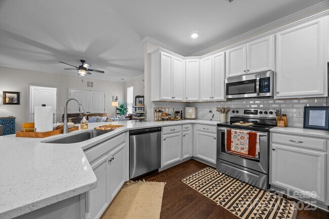 Building Photo - 113 Mac Aly