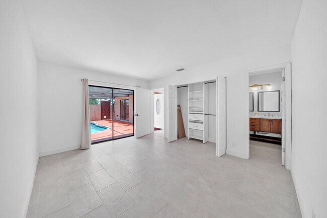 Building Photo - 4757 Sunny Palm Cir