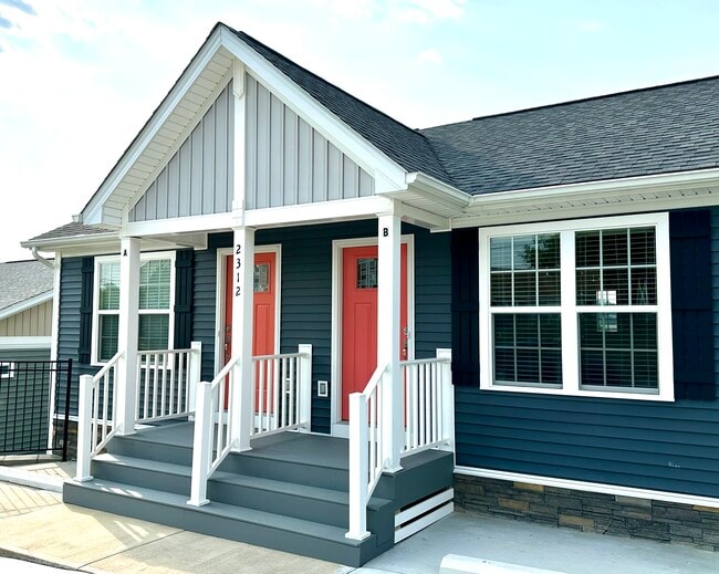 Unit B on right - 2312-B Belle Ave NE