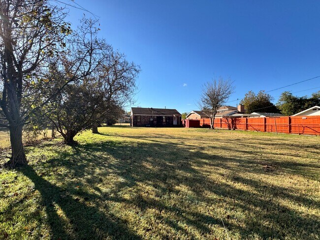 Building Photo - Charming Home for Rent