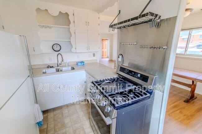 Building Photo - 9001 Hickory Pl