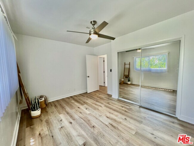Building Photo - 1217 N Virgil Ave