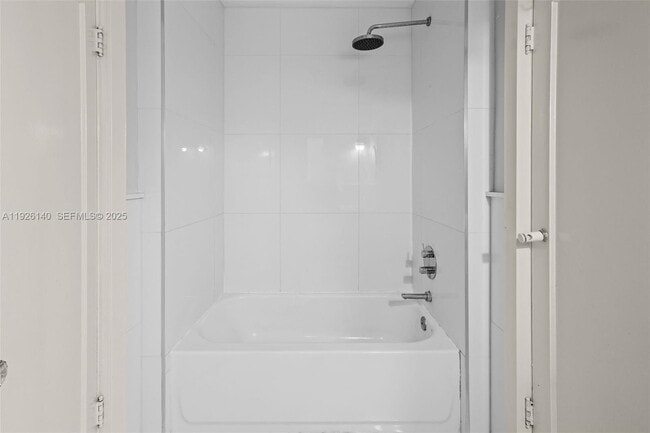 Building Photo - 410 Minorca Ave