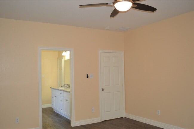 Building Photo - 6210 Marble Hollow Ln