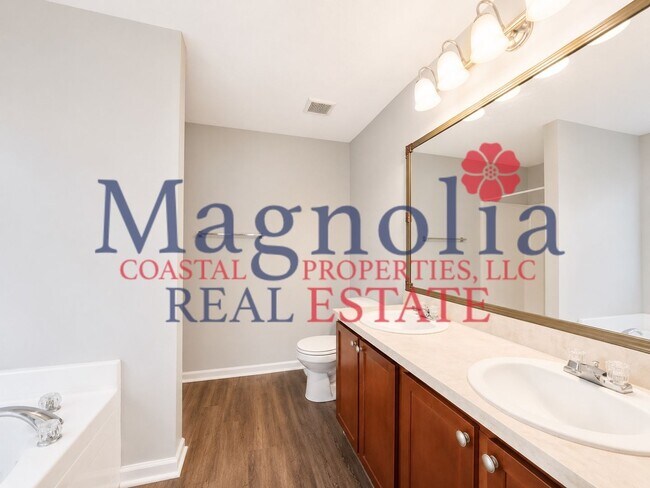 Building Photo - 4 Bedrooms, 2.5 Bathrooms in Live Oak Subdivision
