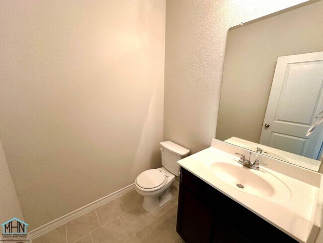 Building Photo - Spacious & Modern 5-Bedroom Rental Home in Riverstone at Westpointe!