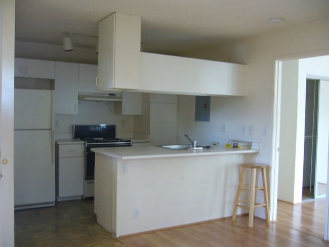 Building Photo - Palm Villas Townhouse (Ewa) Ground floor unit 1, bedroom, 1 bath with 1 parking Avail 11/24