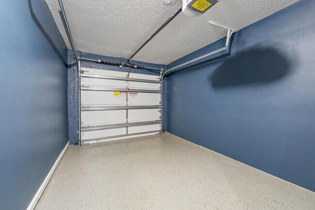 Building Photo - 14576 Sunset Pine Dr