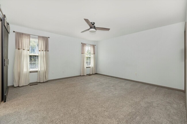Building Photo - Twin Arch Crossing Rental