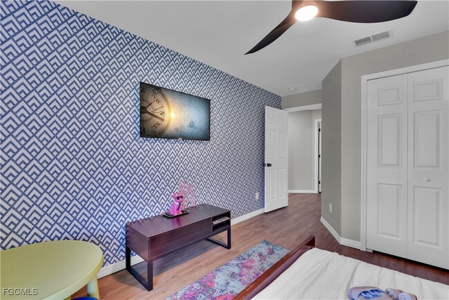 Building Photo - 2004 SW 30th St