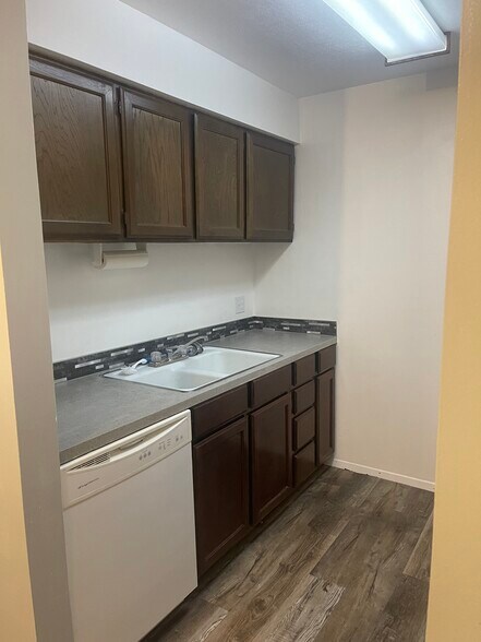 Kitchen - 167 E 100 N