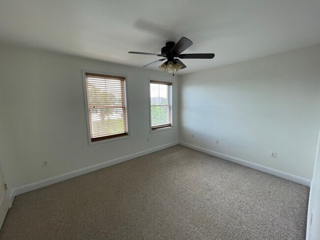 Building Photo - 406 Leverington Ave