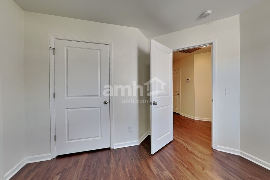 Building Photo - 37 Sand Live Oak Dr