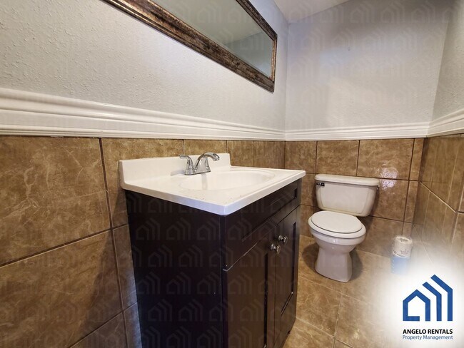 Building Photo - Spacious 4-bedroom 1.5 bath home AVAILABLE SOON!