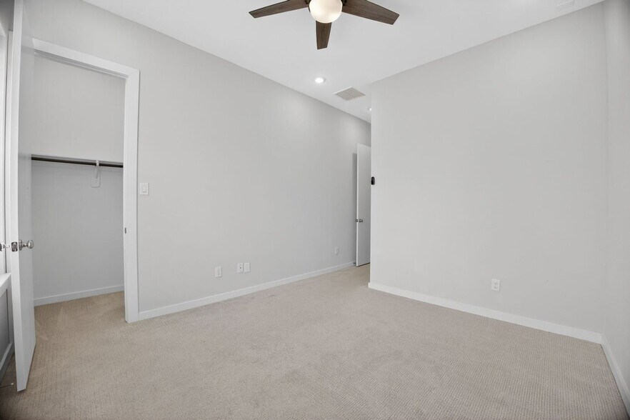 Building Photo - 619 Thornton Oaks Ln