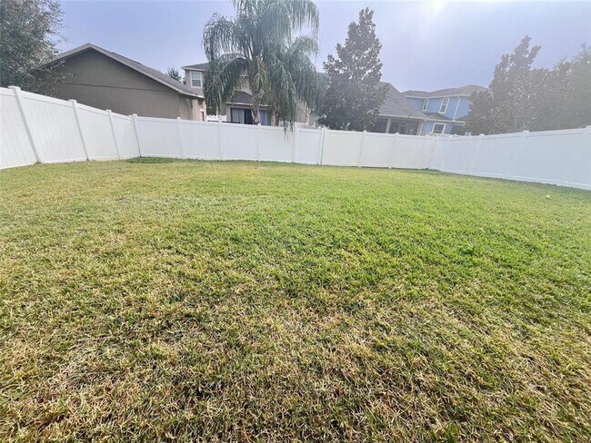 Building Photo - 15150 Evergreen Oak Loop