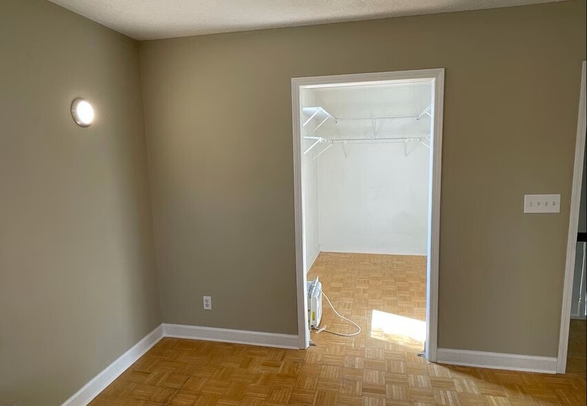 Building Photo - 1121 7th St SE