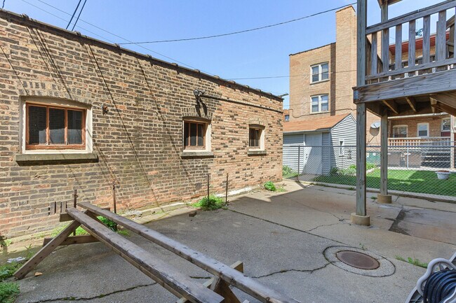 Building Photo - 7710 S Ridgeland Ave