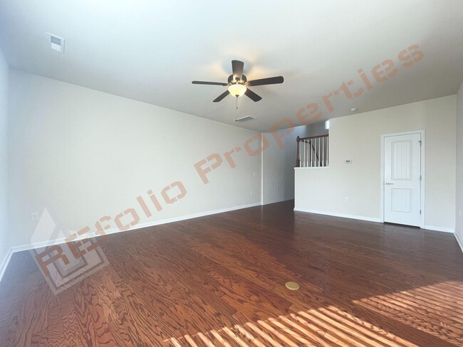 Building Photo - Beautiful 3 Bedroom, 2.5 Bathroom Townhome...