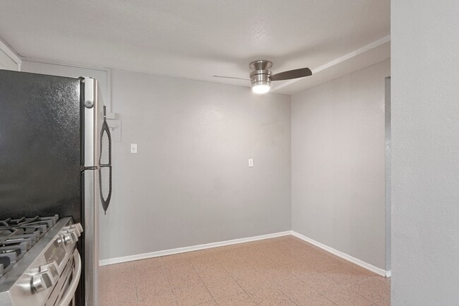 Building Photo - Adorable 1 bedroom apartment on first floor