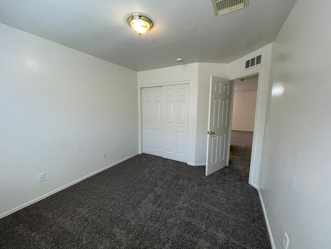 Building Photo - 114 E Medina Rd