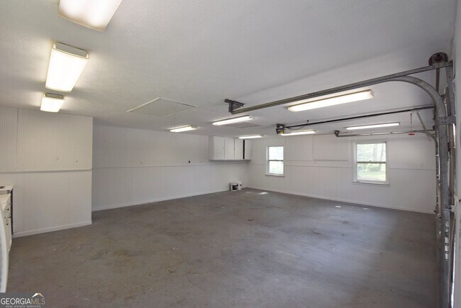 Building Photo - 98 Woodvalley Dr