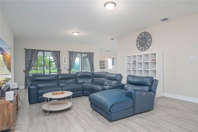 Building Photo - 5073 Rimini Ave