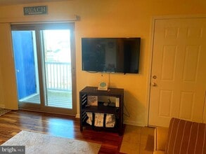 Building Photo - 14402 Jarvis Ave