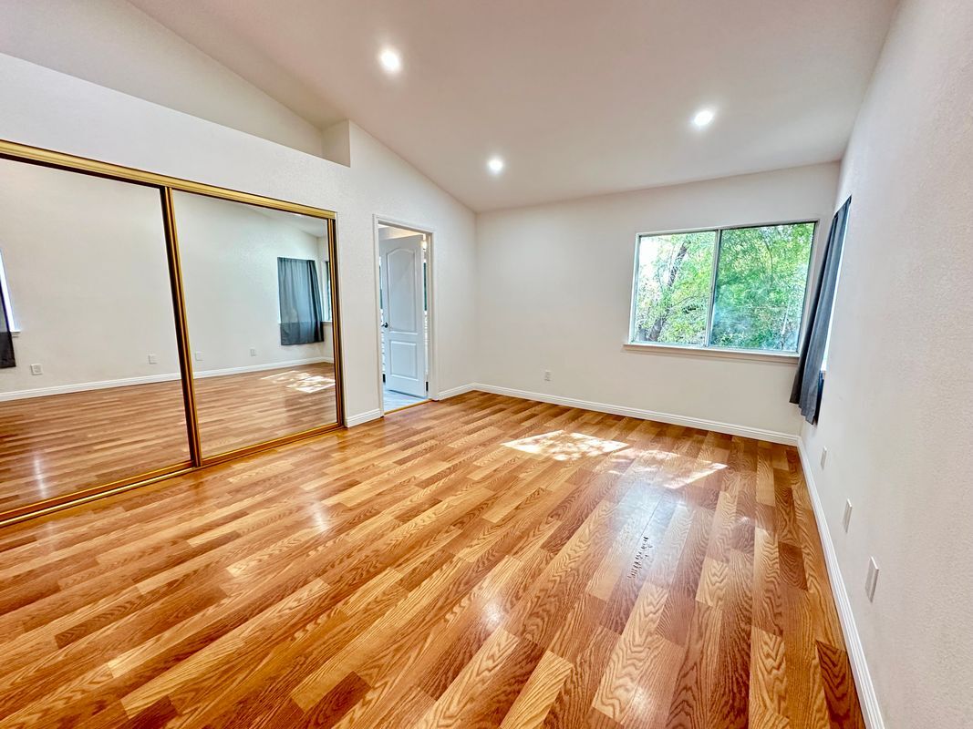 Building Photo - 45202 Pickford Ave