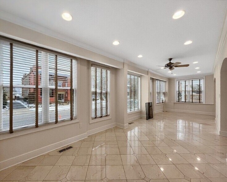 Building Photo - 2033 Fairview Ave