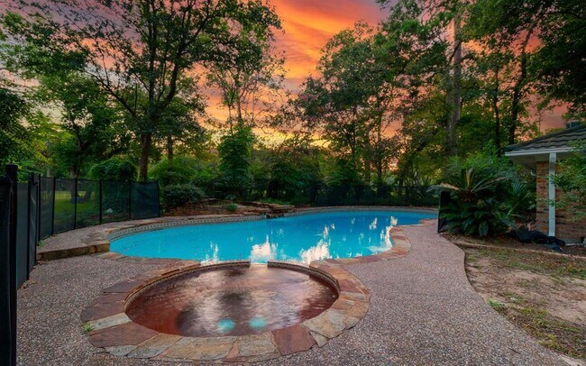 Building Photo - 470 Old Hickory Dr