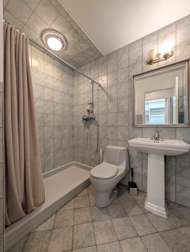 Building Photo - 136 Mercer St