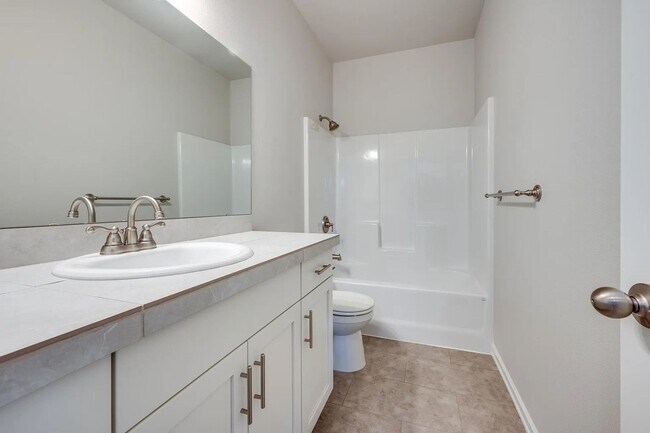 Building Photo - Beautiful Newer Model Home with Open Floor Plan, A/C & Fenced Yard!