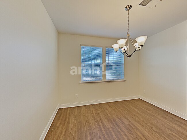 Building Photo - 2341 Cove Ct