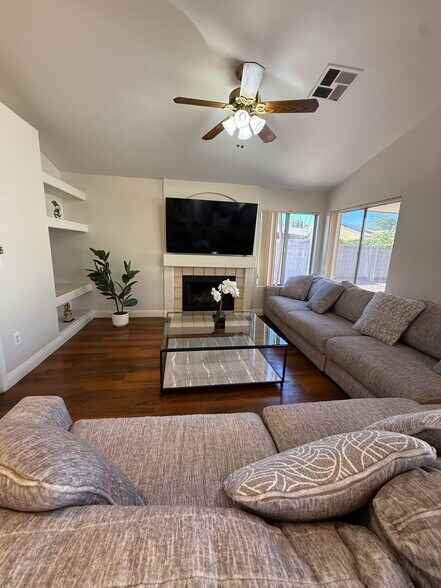 Building Photo - 8868 W Greer Ave