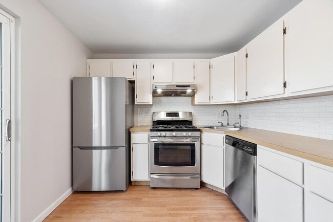 Building Photo - 9 Kennedy Dr