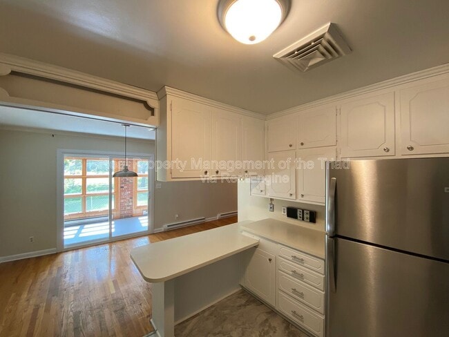 Building Photo - 926 Hilltop Blvd